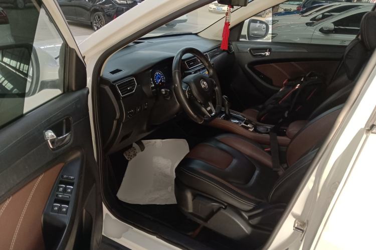 Used Dongfeng Fengon 580 2016 Revised Version 1.5T CVT Luxury Edition Interior 3