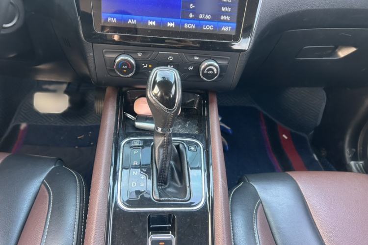 Used Dongfeng Fengon 580 2016 Revised Version 1.5T CVT Luxury Edition Interior 3