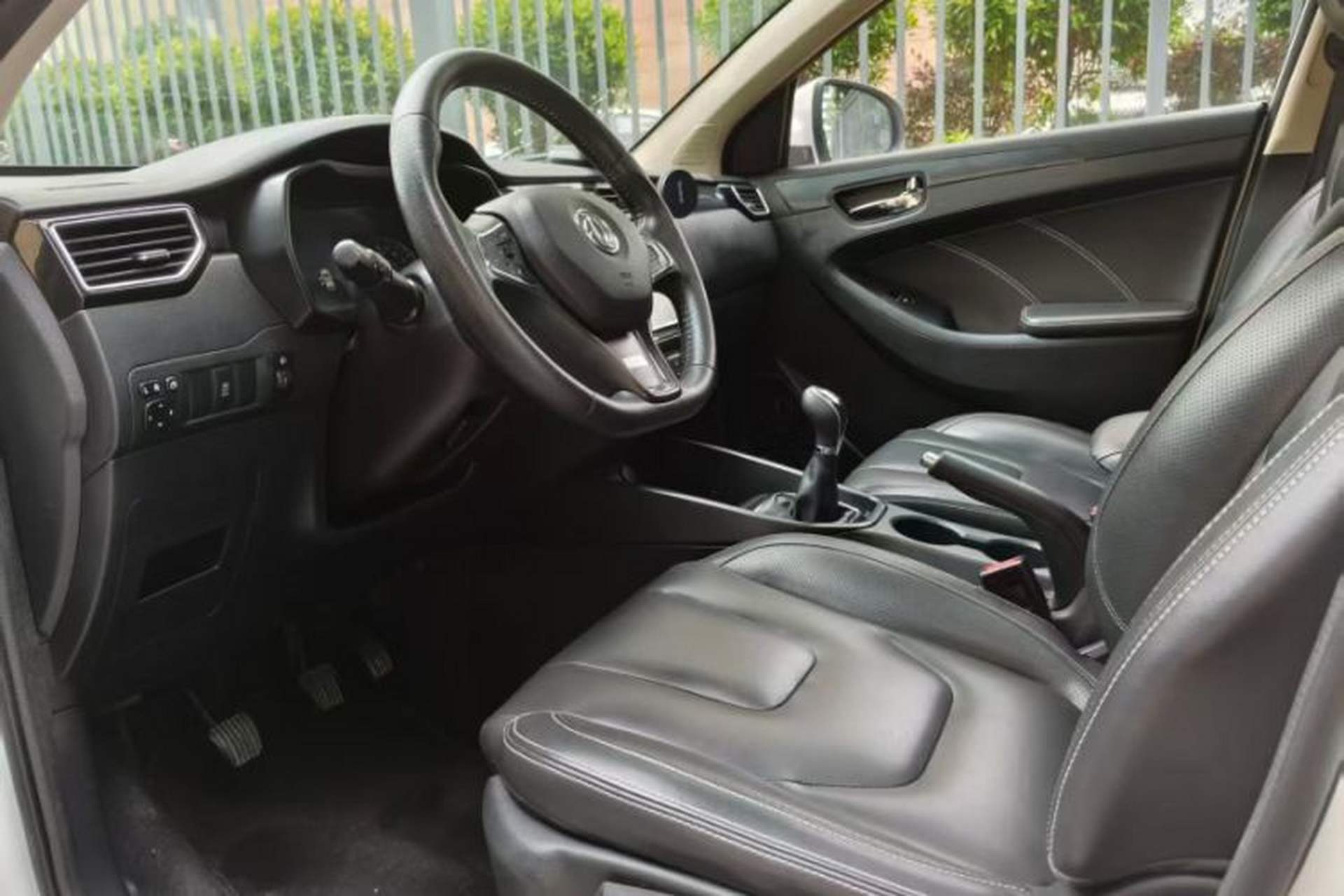 Used Dongfeng Fengon 580 2016 1.8L Manual Comfort Model Interior 3