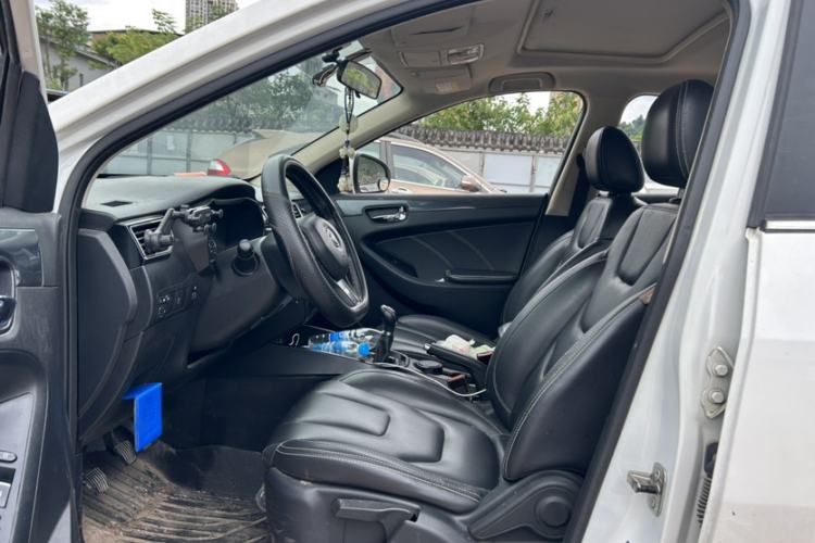 Used Dongfeng Fengon 580 2016 1.8L Manual Comfort Model Interior 4