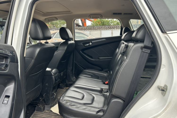 Used Dongfeng Fengon 580 2016 1.8L Manual Comfort Model Interior 5