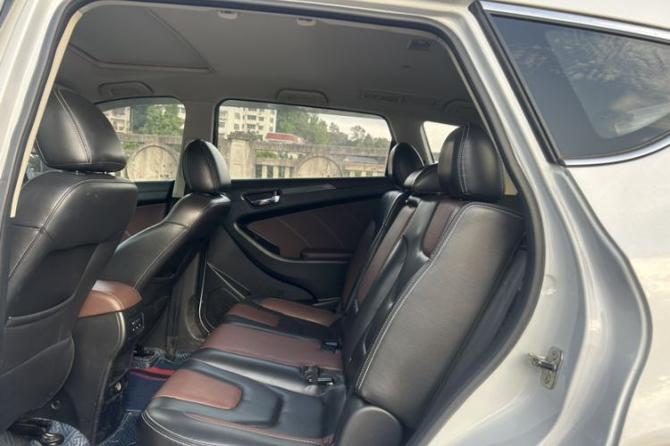 Used Dongfeng Fengon 580 2016 Revised Version 1.5T CVT Luxury Edition Interior 5