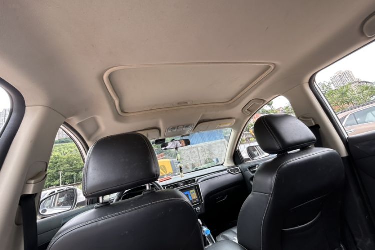 Used Dongfeng Fengon 580 2016 1.8L Manual Comfort Model Interior 6