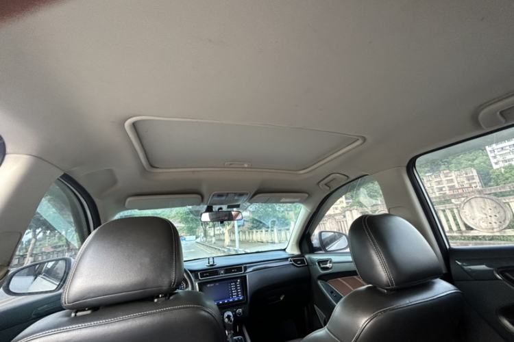 Used Dongfeng Fengon 580 2016 Revised Version 1.5T CVT Luxury Edition Interior 6