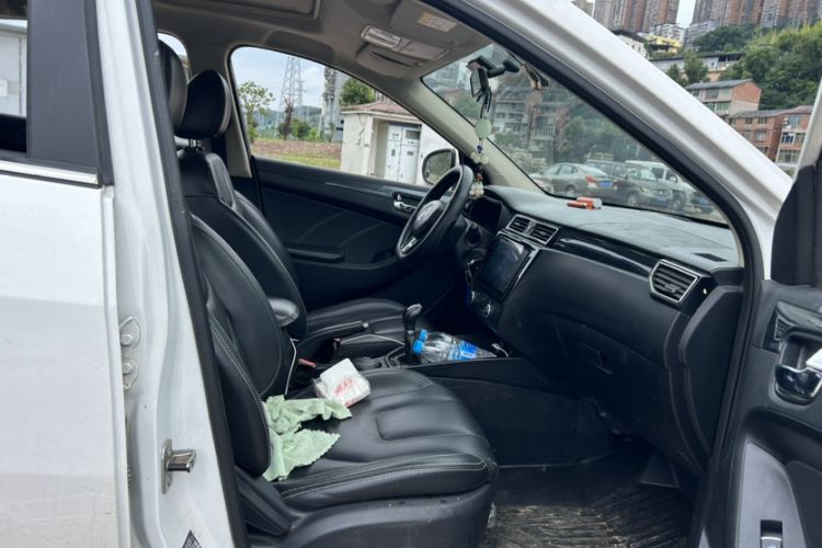 Used Dongfeng Fengon 580 2016 1.8L Manual Comfort Model Interior 7