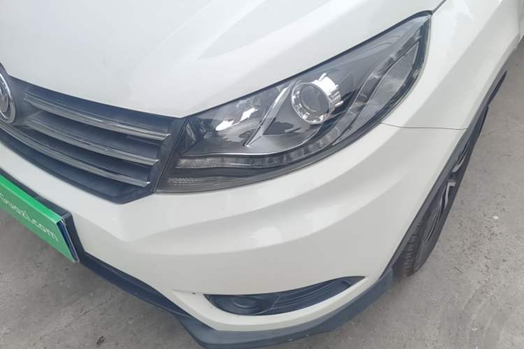 Used Dongfeng Fengon 580 2016 1.5T Manual Luxury Edition Left Front Headlight