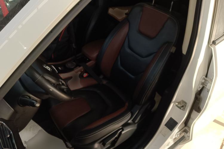 Used Dongfeng Fengon 580 2016 Revised Version 1.5T CVT Luxury Edition Left Front Seat