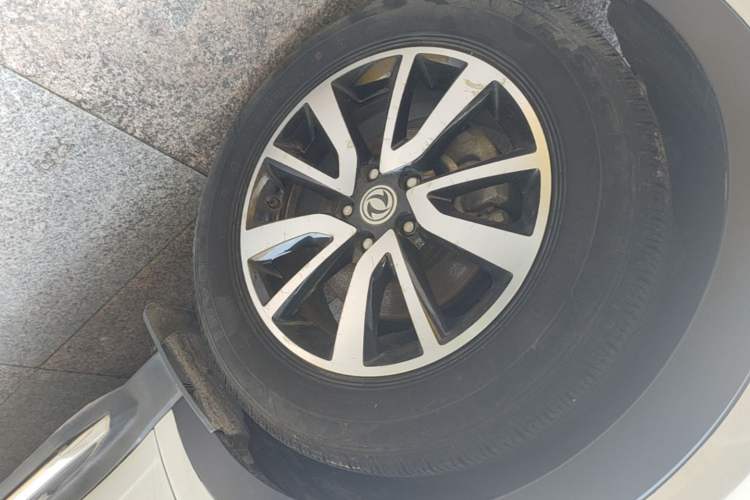 Used Dongfeng Fengon 580 2016 Revised Version 1.5T CVT Luxury Edition Left Front Wheel Hub