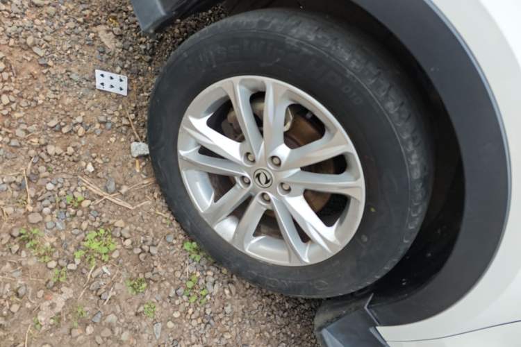 Used Dongfeng Fengon 580 2016 1.8L Manual Comfort Model Left Front Wheel Hub