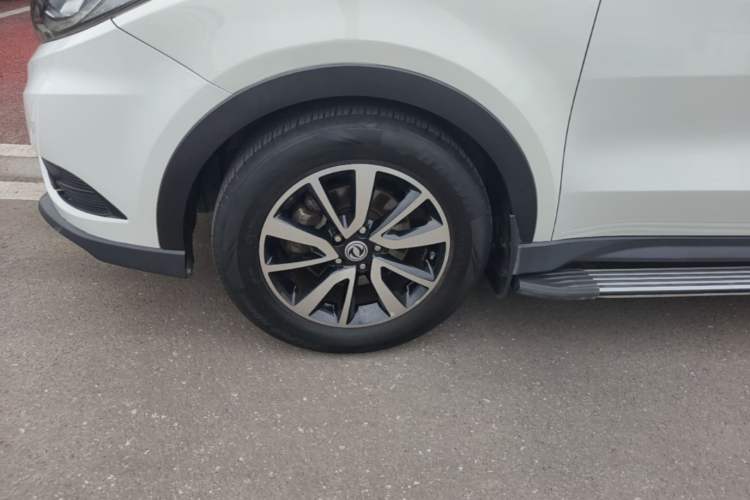 Used Dongfeng Fengon 580 2016 1.5T Manual Luxury Edition Left Front Wheel Hub
