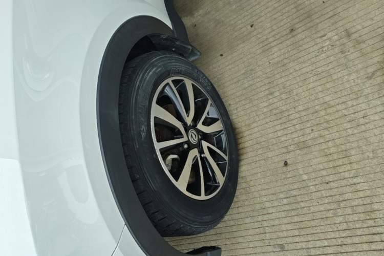 Used Dongfeng Fengon 580 2016 Revised Version 1.5T CVT Luxury Edition Left Front Wheel Hub