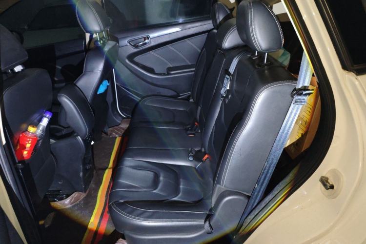 Used Dongfeng Fengon 580 2016 1.5T Manual Luxury Edition Left Rear Seat
