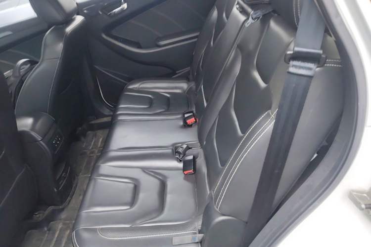 Used Dongfeng Fengon 580 2016 1.8L Manual Comfort Model Left Rear Seat