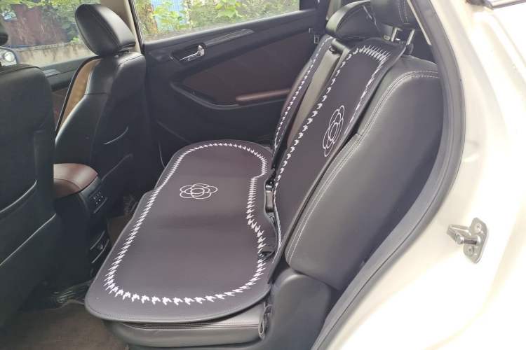 Used Dongfeng Fengon 580 2016 Revised Version 1.5T CVT Luxury Edition Left Rear Seat