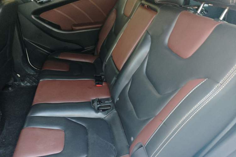 Used Dongfeng Fengon 580 2016 1.5T Manual Luxury Edition Left Rear Seat