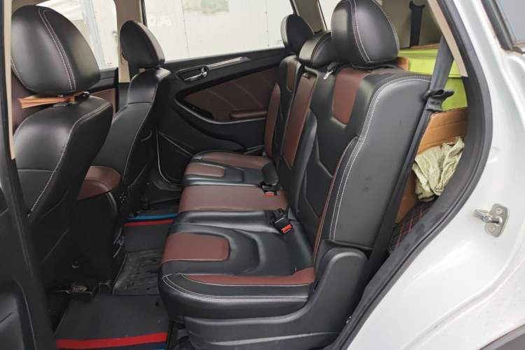 Used Dongfeng Fengon 580 2016 1.5T Manual Luxury Edition Left Rear Seat