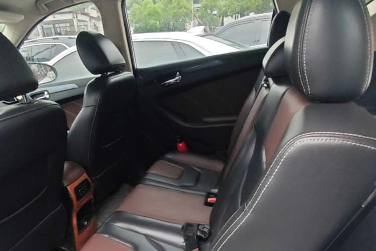 Used Dongfeng Fengon 580 2016 1.5T Manual Luxury Edition Left Rear Seat