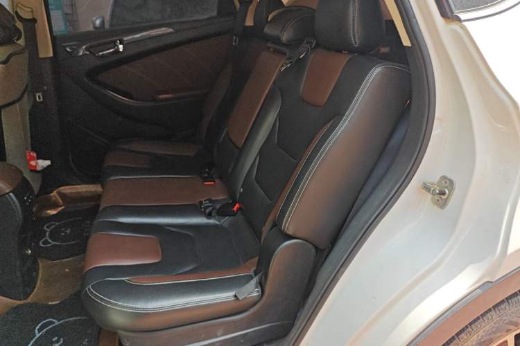 Used Dongfeng Fengon 580 2016 1.5T Manual Luxury Edition Left Rear Seat