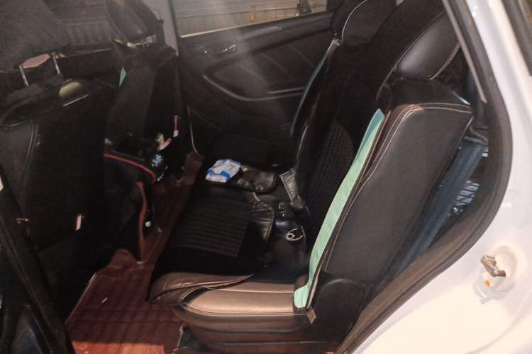 Used Dongfeng Fengon 580 2016 1.5T Manual Luxury Edition Left Rear Seat