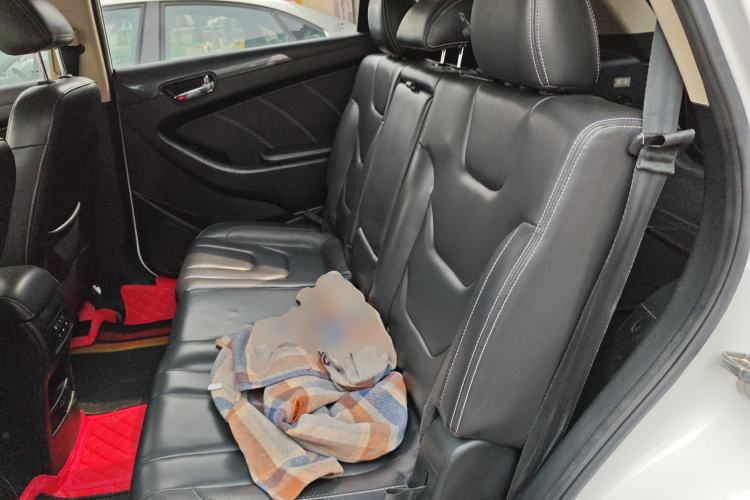 Used Dongfeng Fengon 580 2016 1.8L Manual Comfort Model Left Rear Seat
