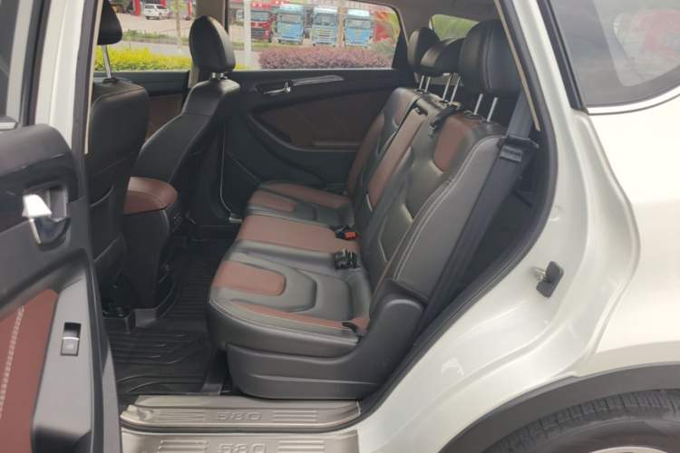 Used Dongfeng Fengon 580 2016 1.5T Manual Luxury Edition Left Rear Seat