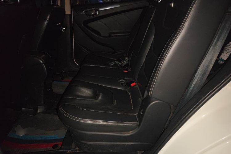 Used Dongfeng Fengon 580 2016 1.5T Manual Luxury Edition Left Rear Seat