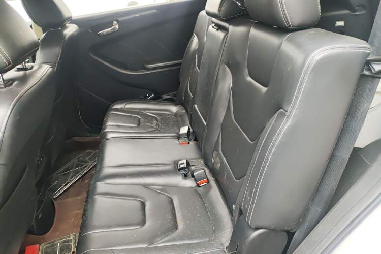 Used Dongfeng Fengon 580 2016 1.5T Manual Luxury Edition Left Rear Seat