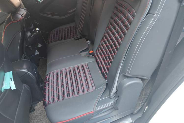 Used Dongfeng Fengon 580 2016 1.5T CVT Luxury Model Left Rear Seat