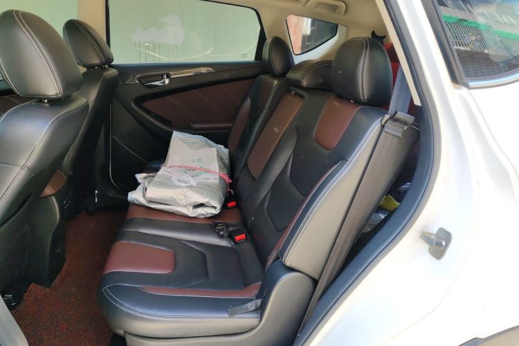 Used Dongfeng Fengon 580 2016 1.5T Manual Luxury Edition Left Rear Seat