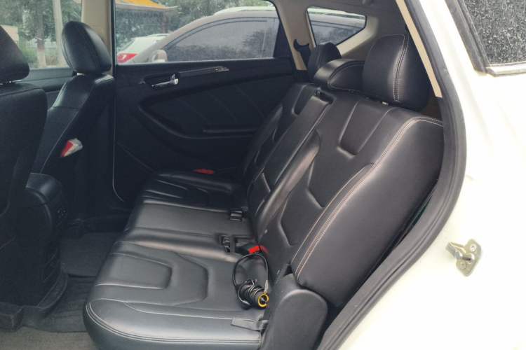 Used Dongfeng Fengon 580 2016 1.5T Manual Luxury Edition Left Rear Seat