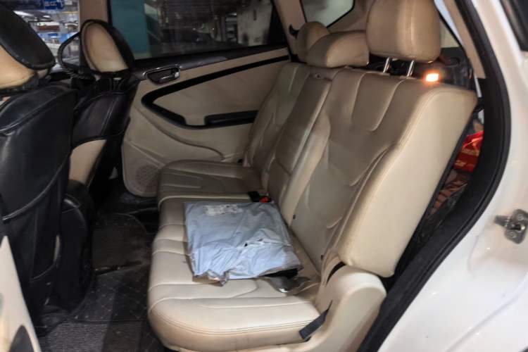 Used Dongfeng Fengon 580 2016 1.5T Manual Luxury Edition Left Rear Seat