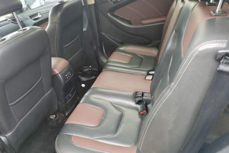 Used Dongfeng Fengon 580 2016 Revised Version 1.5T CVT Luxury Edition Left Rear Seat