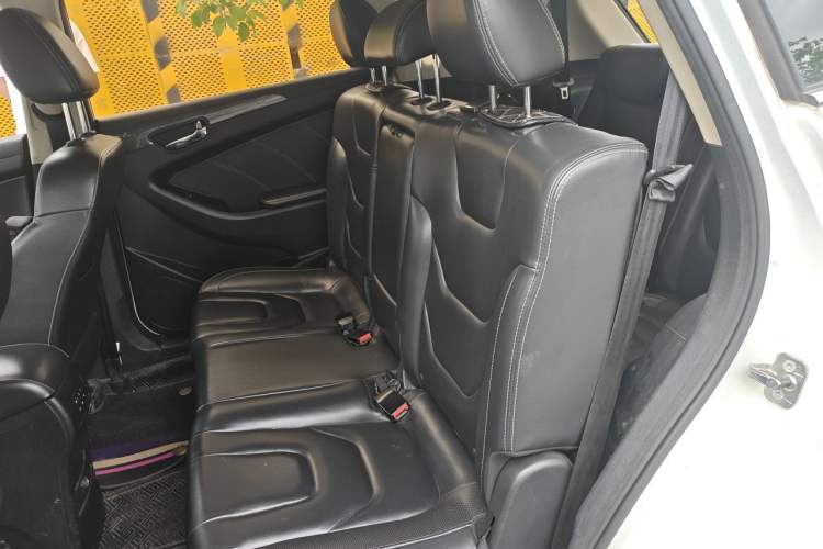 Used Dongfeng Fengon 580 2016 1.5T Manual Luxury Edition Left Rear Seat