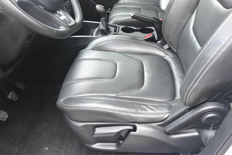 Used Dongfeng Fengon 580 2016 1.8L Manual Comfort Model Left Rear Seat