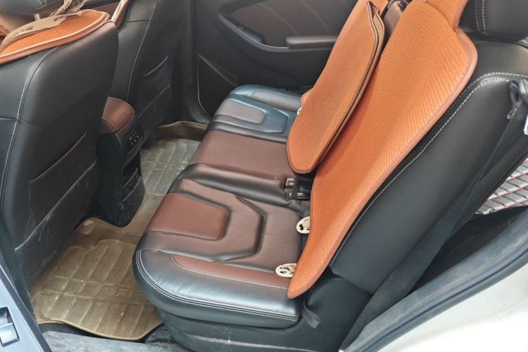 Used Dongfeng Fengon 580 2016 1.5T Manual Luxury Edition Left Rear Seat