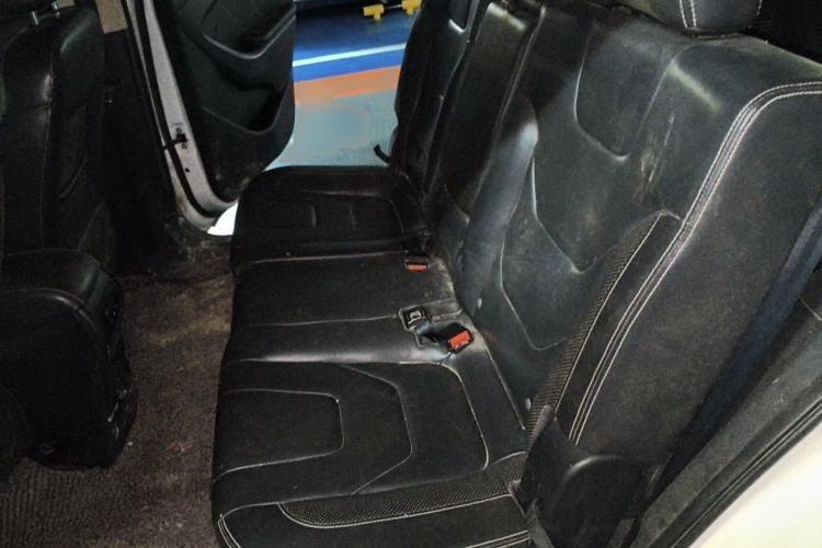 Used Dongfeng Fengon 580 2016 1.5T Manual Luxury Edition Left Rear Seat
