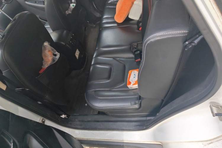Used Dongfeng Fengon 580 2016 Revised Version 1.5T CVT Luxury Edition Left Rear Seat