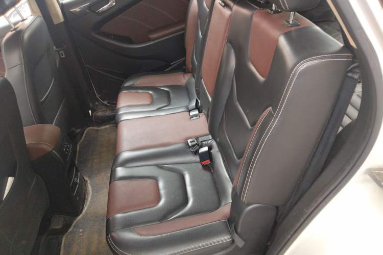 Used Dongfeng Fengon 580 2016 Revised Version 1.5T CVT Luxury Edition Left Rear Seat