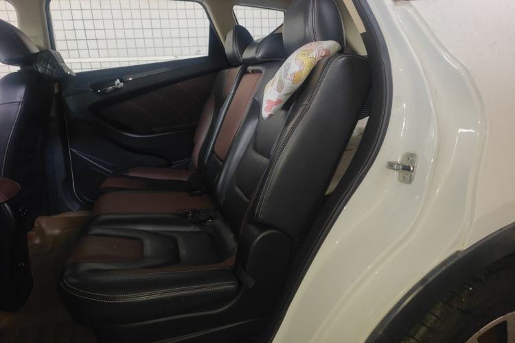 Used Dongfeng Fengon 580 2016 Revised Version 1.5T CVT Luxury Edition Left Rear Seat