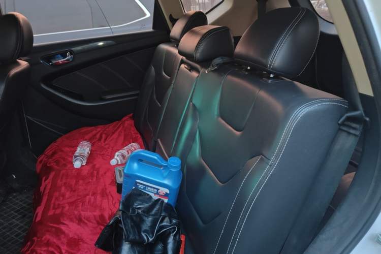 Used Dongfeng Fengon 580 2016 1.5T Manual Luxury Edition Left Rear Seat