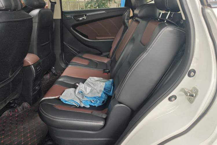 Used Dongfeng Fengon 580 2016 1.5T Manual Luxury Edition Left Rear Seat