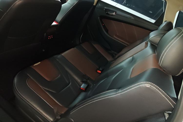 Used Dongfeng Fengon 580 2016 Revised Version 1.5T CVT Luxury Edition Left Rear Seat