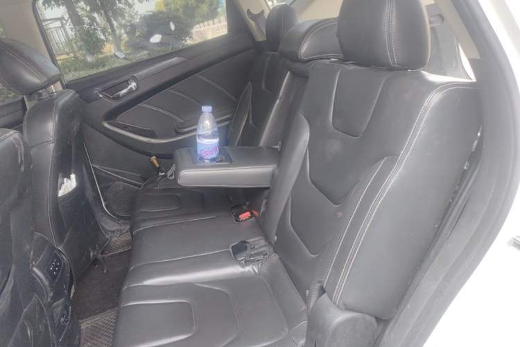 Used Dongfeng Fengon 580 2016 1.5T Manual Luxury Edition Left Rear Seat