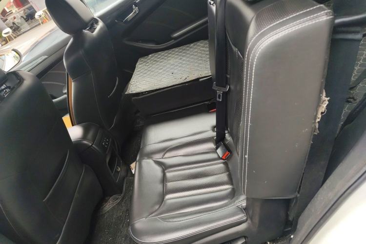 Used Dongfeng Fengon 580 2016 Revised Version 1.5T CVT Comfort Edition Left Rear Seat