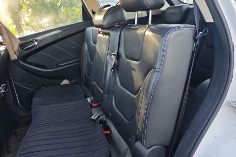 Used Dongfeng Fengon 580 2016 1.5T Manual Luxury Edition Left Rear Seat