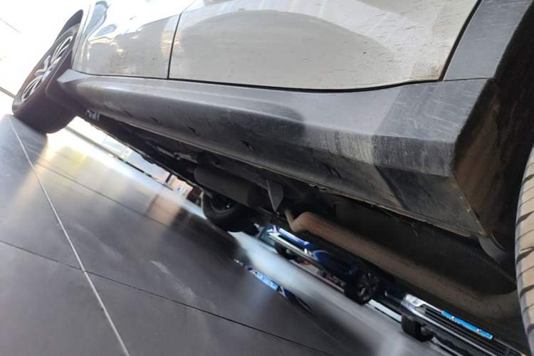 Used Dongfeng Fengon 580 2016 1.5T Manual Luxury Edition Left Side Sill