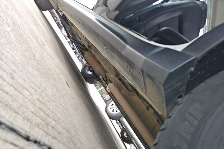 Used Dongfeng Fengon 580 2016 Revised Version 1.5T CVT Luxury Edition Left Side Sill