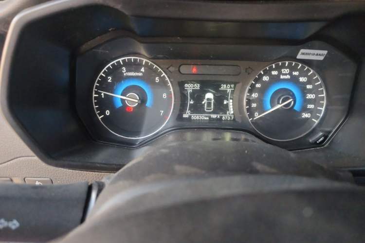 Used Dongfeng Fengon 580 2016 1.5T Manual Comfort Model Odometer Close Up