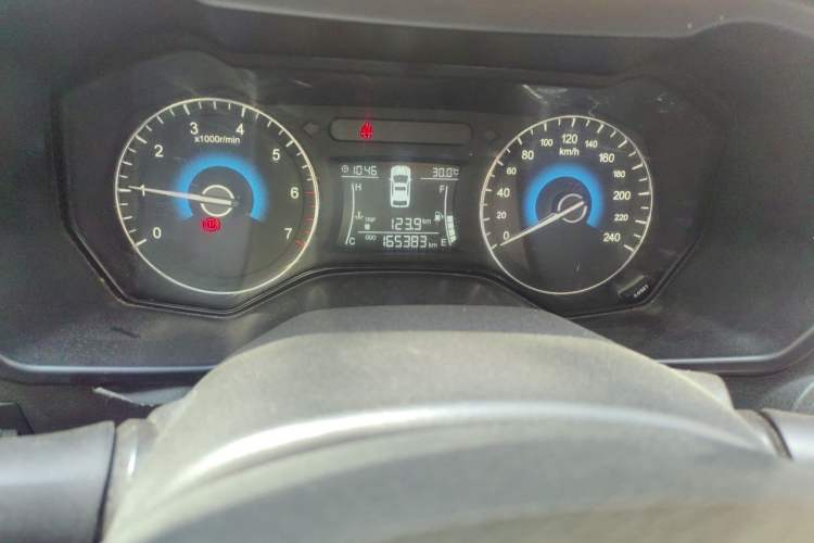 Used Dongfeng Fengon 580 2016 1.8L Manual Comfort Model Odometer Close Up