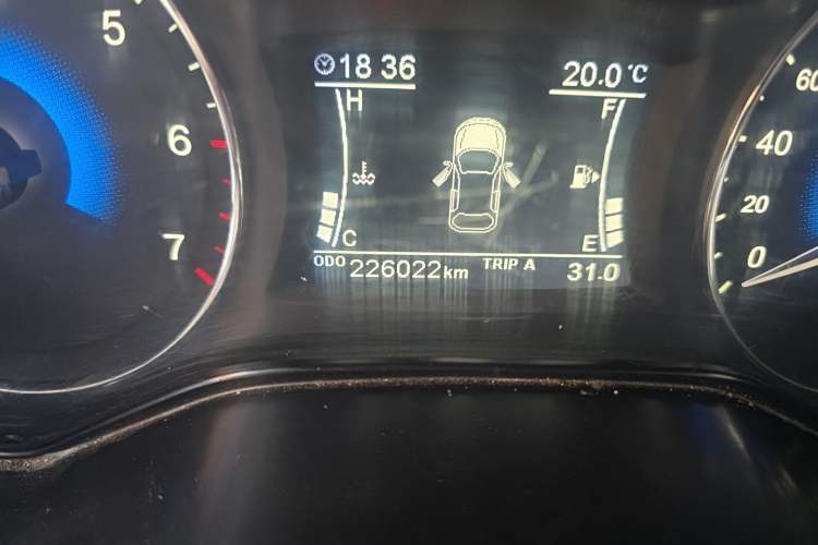 Used Dongfeng Fengon 580 2016 1.5T Manual Luxury Edition Odometer Close Up